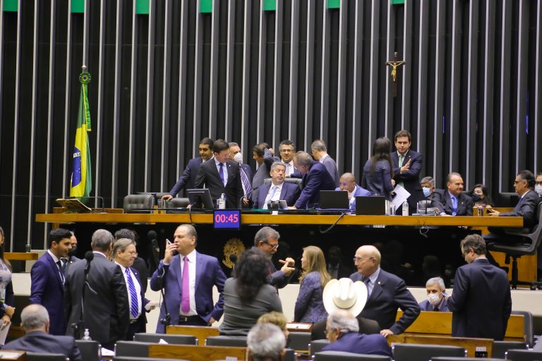 Câmara pode votar nesta terça-feira MP que autoriza empréstimo consignado a beneficiários de programas sociais