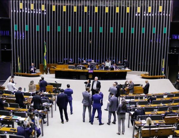 Deputados podem votar nesta quarta MP que autoriza empréstimo consignado a beneficiários de programas sociais