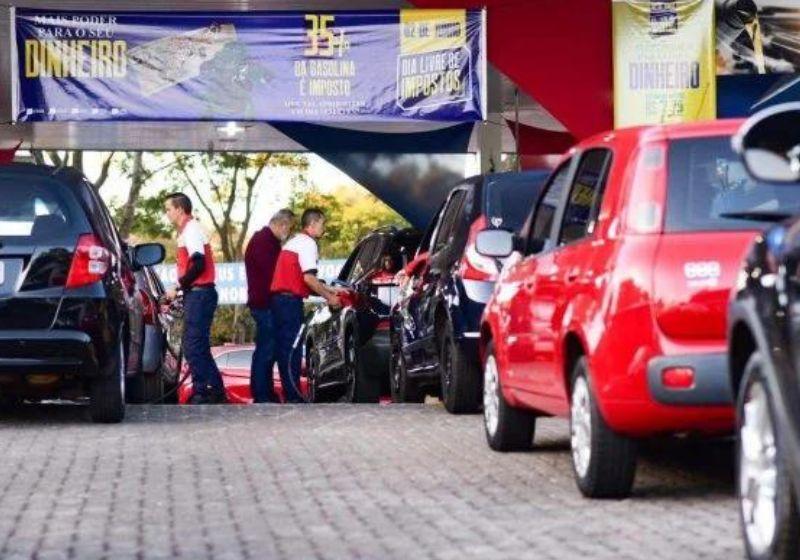 Hoje tem gasolina a até R$ 4,35! Veja cidades participantes do Dia Livre de Impostos