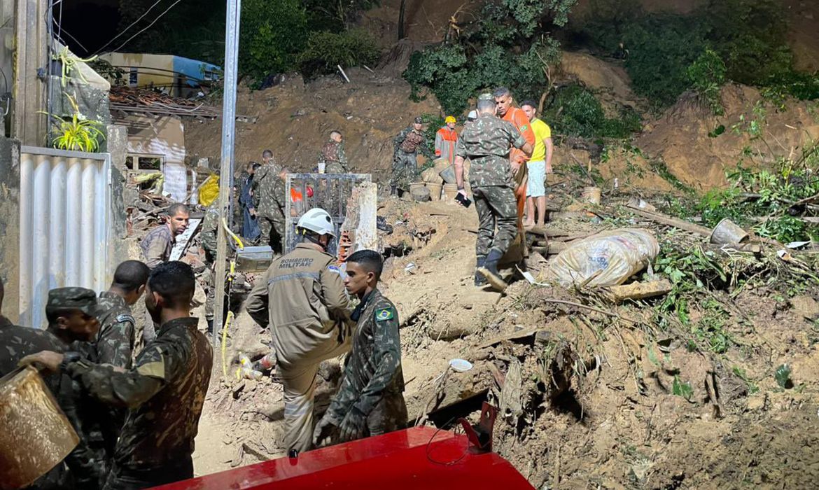 Número de mortos por chuvas em Pernambuco sobe para 120