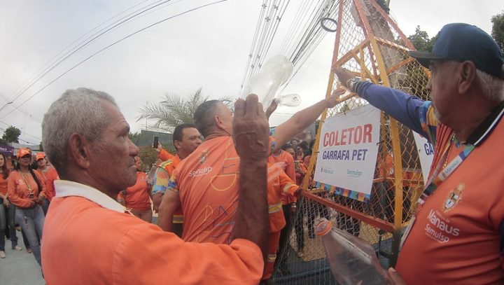 Prefeitura instala coletores de garrafas PET em Manaus