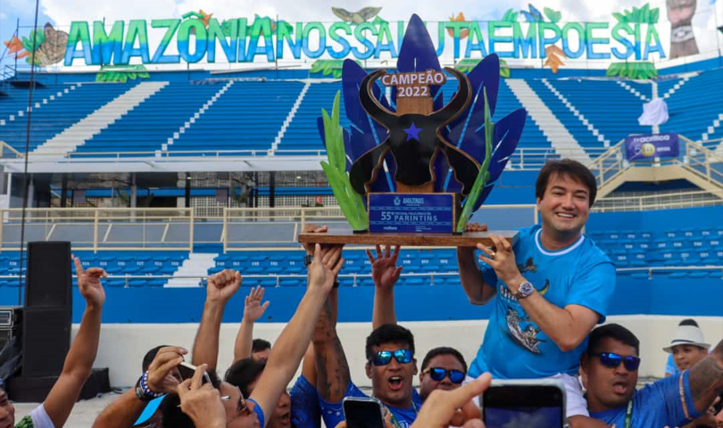 "Fizemos o melhor Festival de todos os tempos", declara presidente do Caprichoso ao erguer taça de campeão do Festival 2022