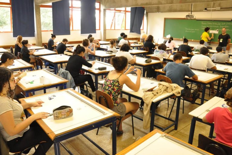 Comissão de Educação discute cobrança de mensalidade por universidades públicas