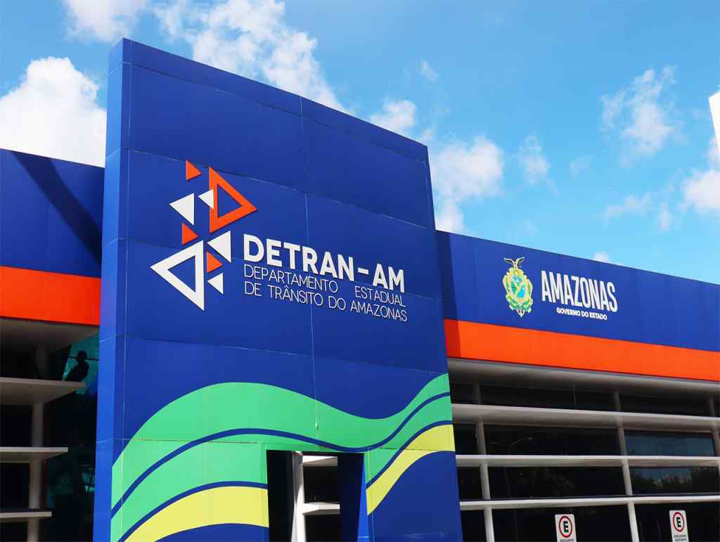 Ficais do Detran flagram instrutor burlando o sistema de aulas práticas de direção para beneficiar aluno