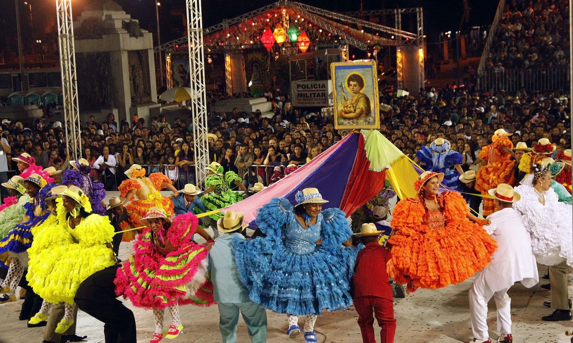 Manifestações culturais ganham espaço em festas juninas no Nordeste