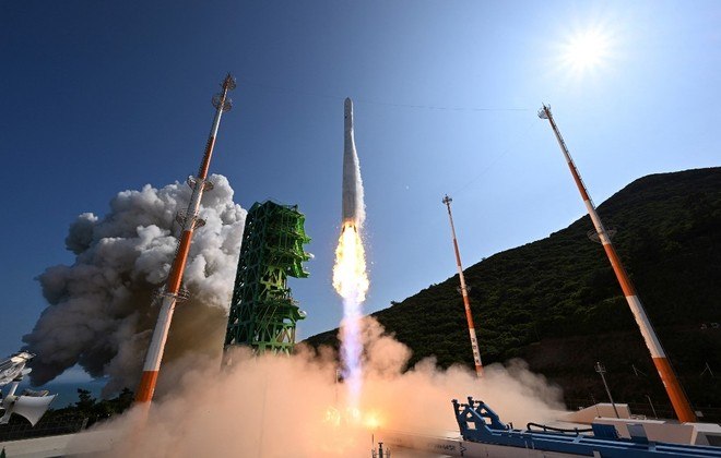 Coreia do Sul lança com sucesso primeiro foguete espacial de fabricação própria