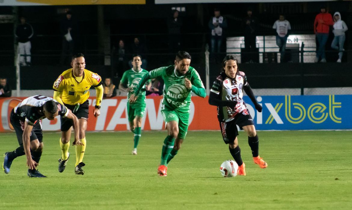 Série B: Operário bate Chapecoense por 2 a 1 na abertura da 15ª rodada