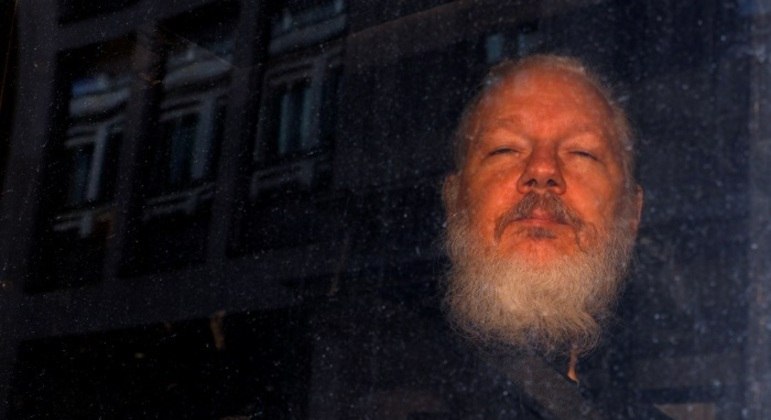 Governo britânico confirma extradição de Julian Assange para os Estados Unidos