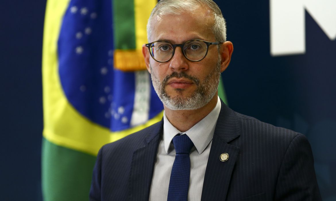 MEC oficializa adesão a exame internacional que avalia conhecimentos