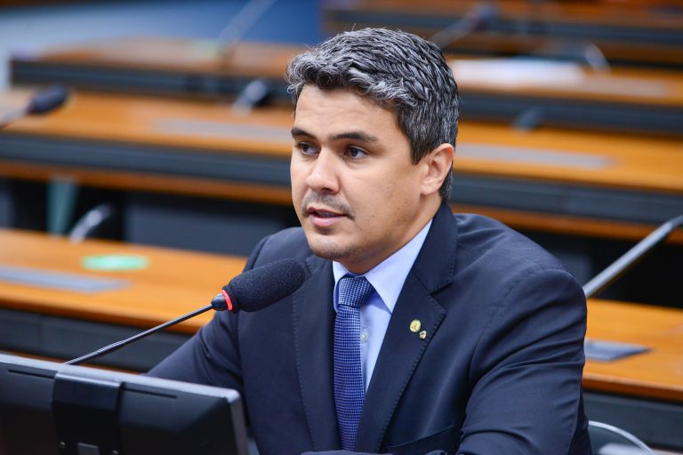 Comissão aprova política social para adultos vulneráveis