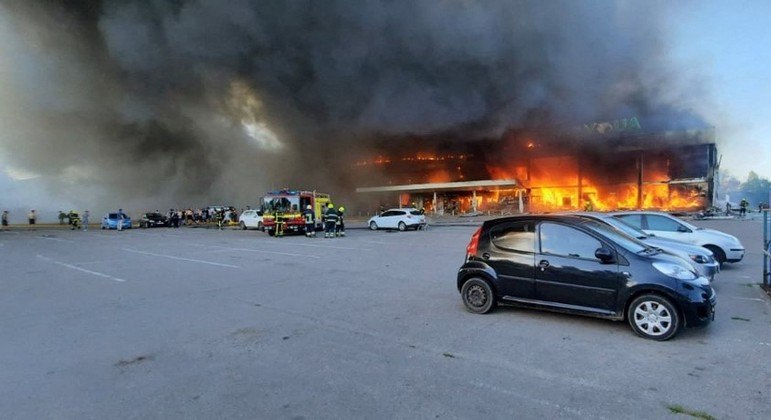 Ataque contra shopping na Ucrânia deixa dez mortos e mais de 40 feridos