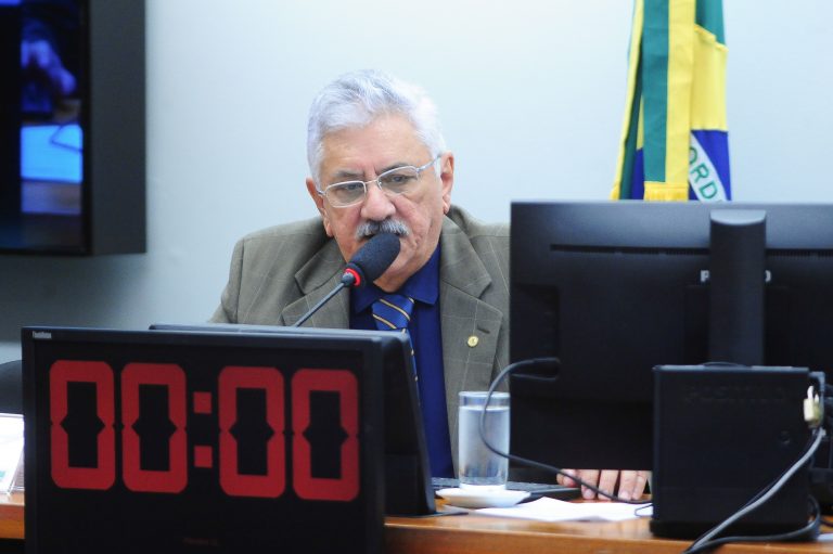 Comissão aprova obrigatoriedade de aviso sobre interdição em rodovia com 72 horas de antecedência