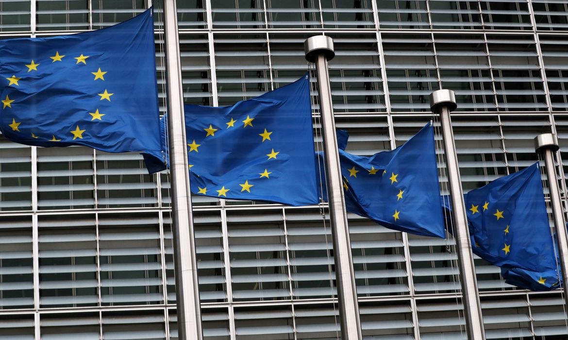 UE precisa acelerar com urgência acordos comerciais, dizem 15 países