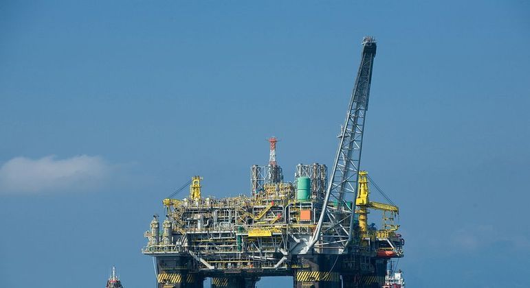 Taxar exportação de petróleo entra no radar do Congresso para conter preços de combustíveis