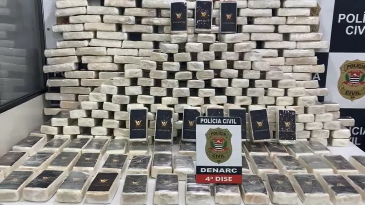 Polícia apreende 366kg de material utilizado no refino de crack e cocaína