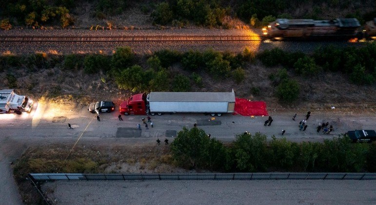 Sobe para 53 o número de imigrantes mortos após ficarem trancados em caminhão no Texas