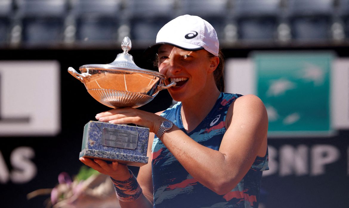 Iga Swiatek é bicampeã em Roland Garros após vitória sobre Coco Gauff