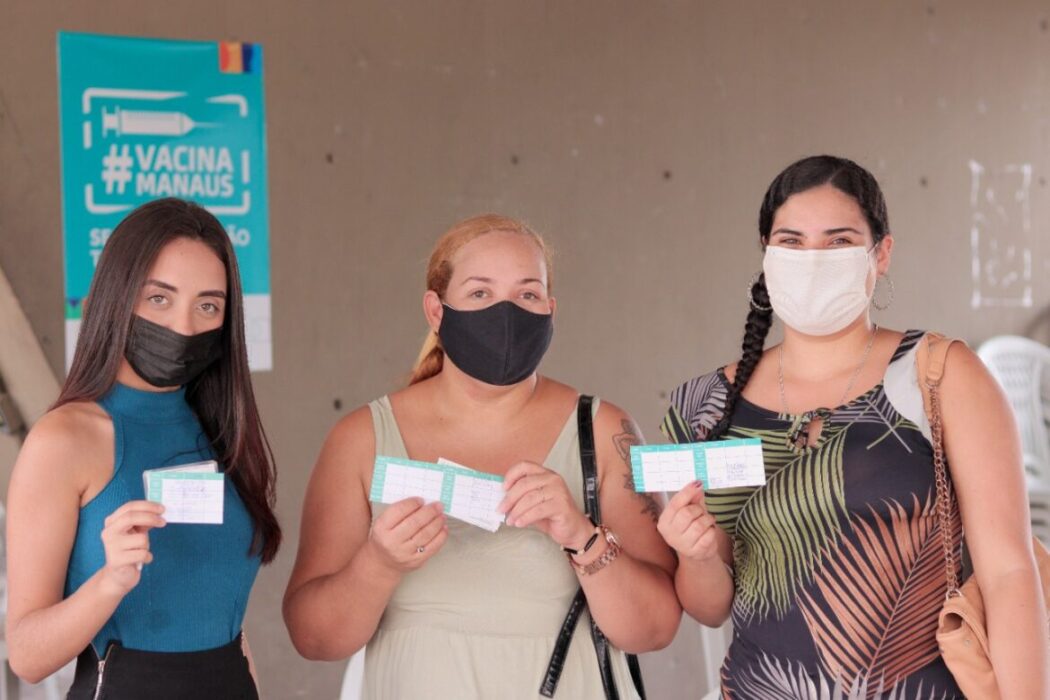 Vacina contra Covid-19 está disponível em 11 pontos de atendimento neste sábado, (18)