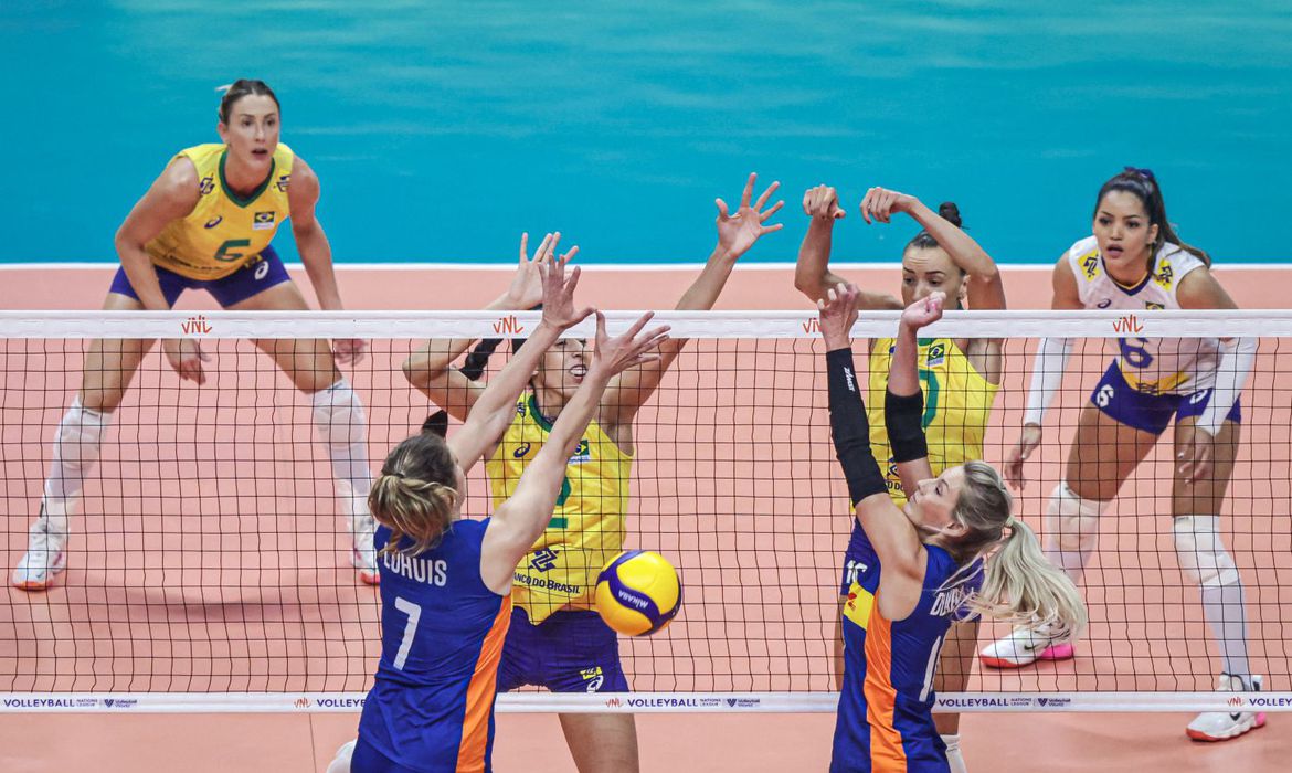 Liga das Nações: seleção feminina supera Holanda por 3 sets a 0