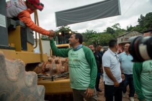 Em Rio Preto da Eva, Wilson Lima e Anderson Souza dão ordem de serviço para recuperação do sistema viário e do ramal ZF-7