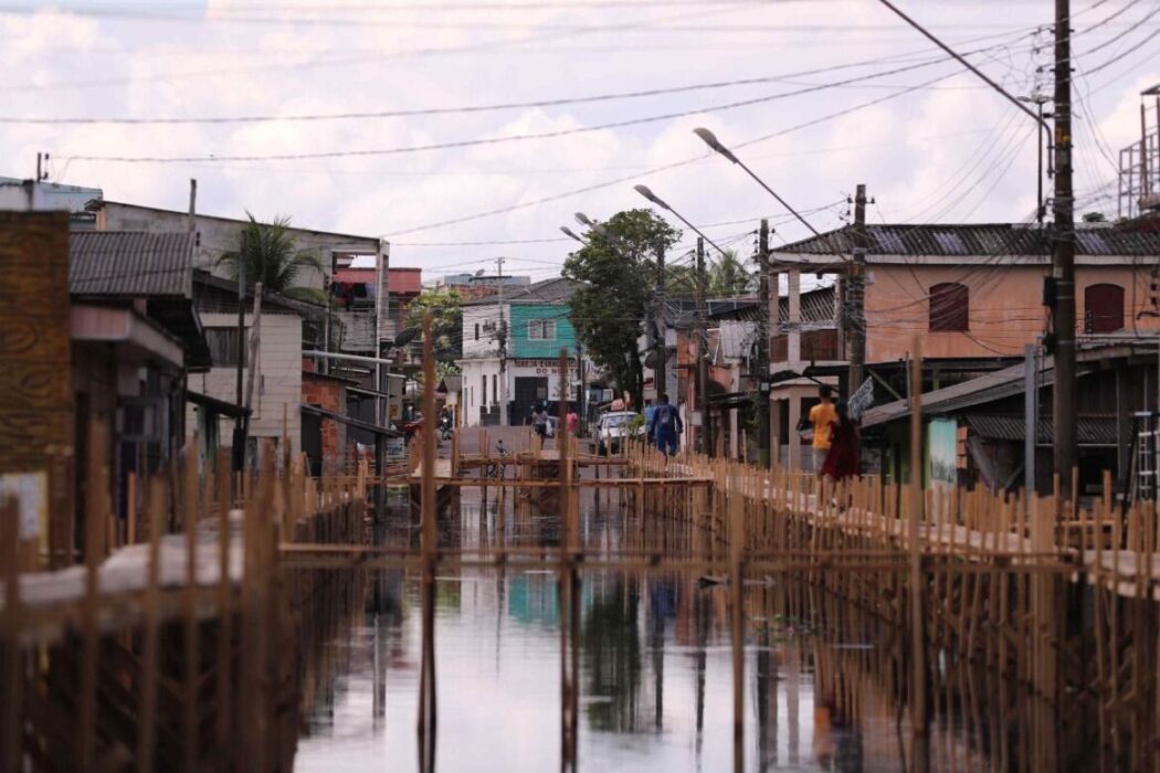 Auxílio Enchente: famílias do Amazonas celebram benefício em meio à subida dos rios