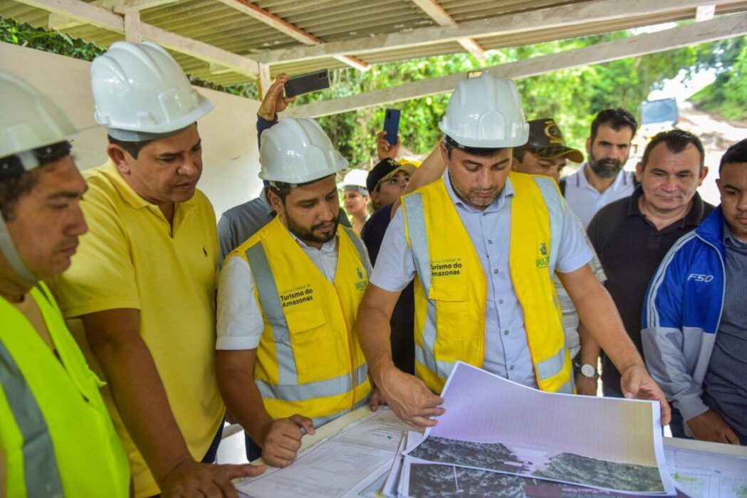 Wilson Lima dá ordem de serviço para construção de infraestrutura turística na Serra da Valéria, em Parintins