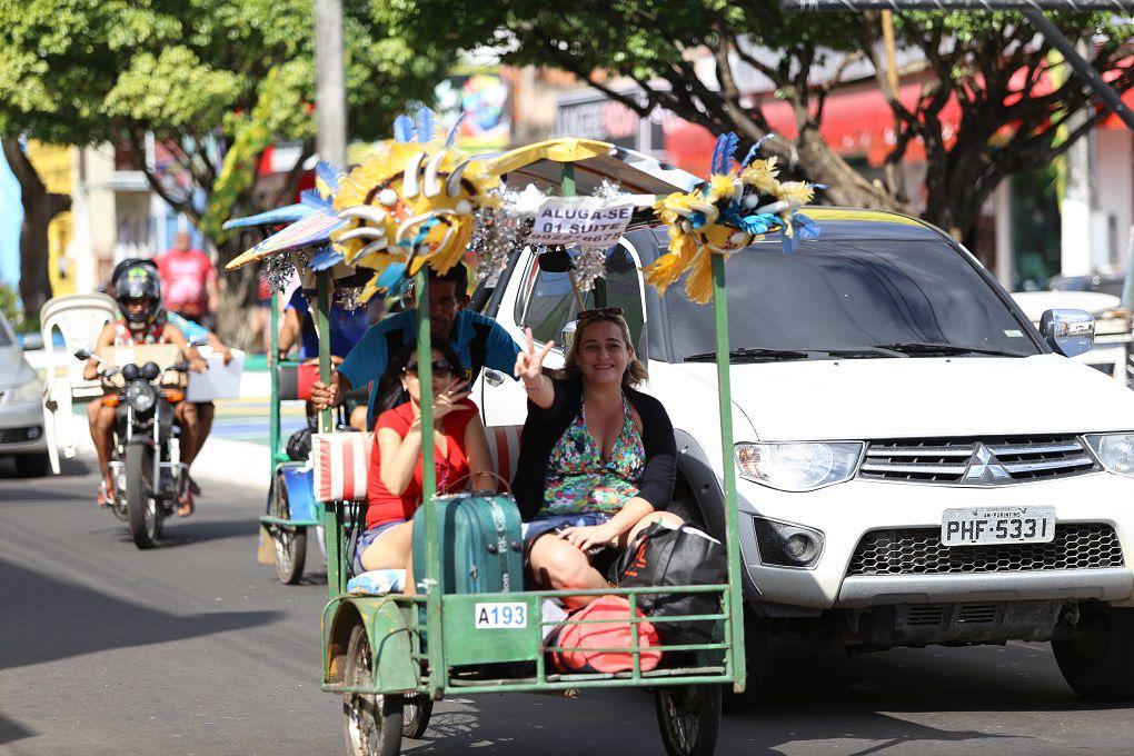 Tricicleiros de Parintins recebem novos uniformes e triciclos reformados para o Festival 2022