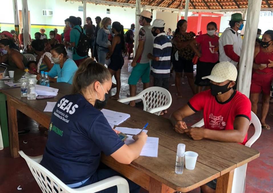 Governador Wilson Lima inicia entrega do Auxílio Estadual enchente para famílias de mais sete municípios