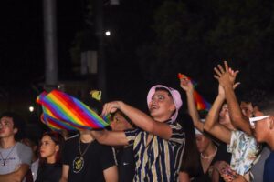 Parada do Orgulho LGBTQIA+ reúne mais de 20 mil pessoas em Manaus