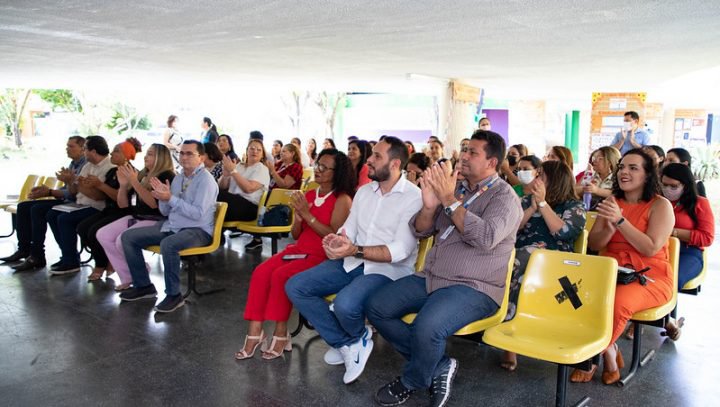 Prefeitura entrega Menção Honrosa aos servidores do Programa de Tutoria Educacional da Semed