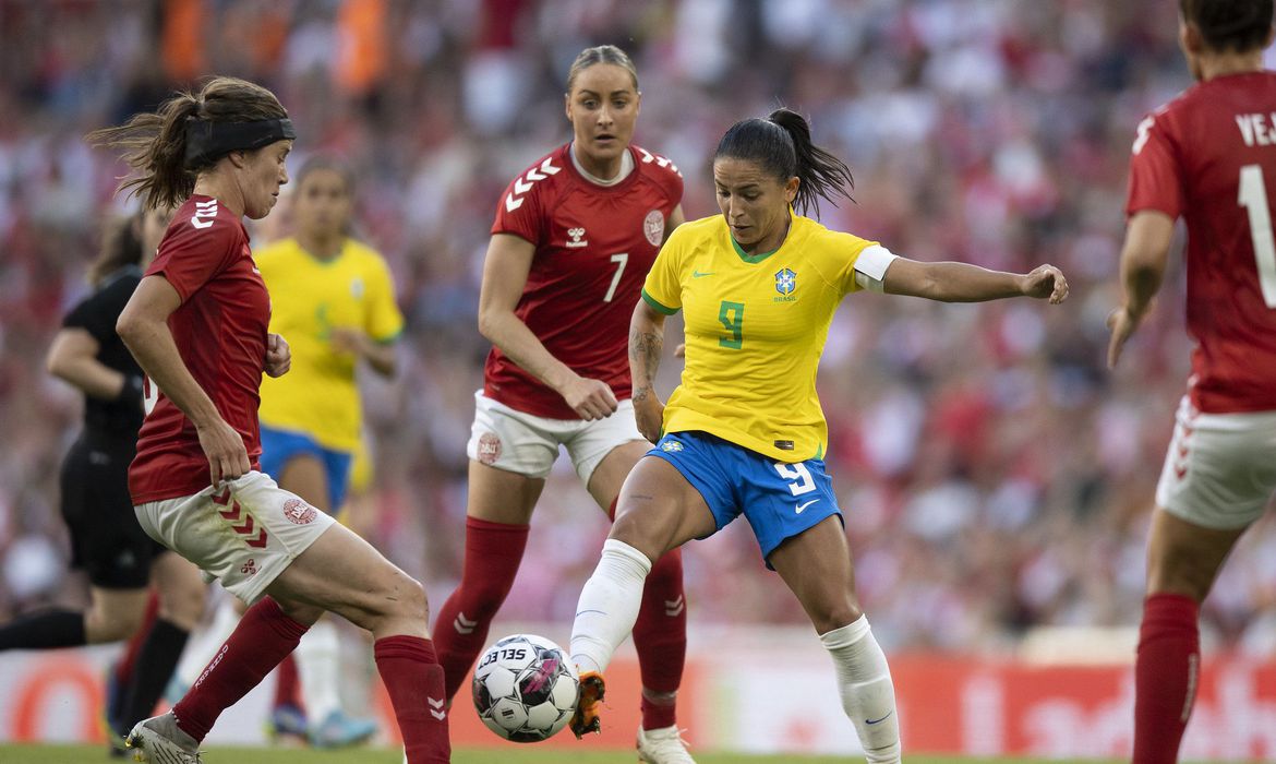 Seleção feminina perde para Dinamarca em primeiro amistoso na Europa