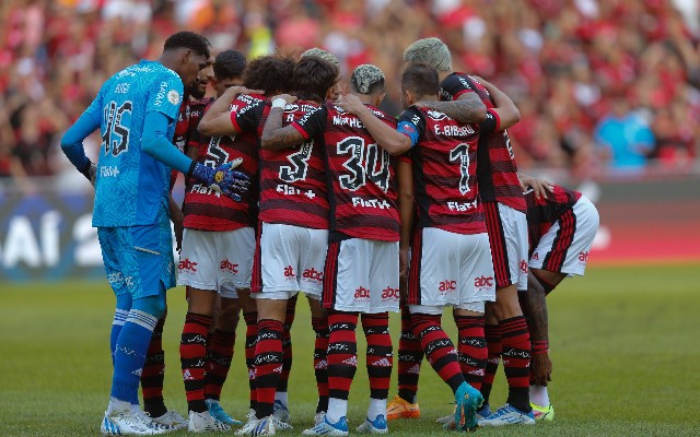 https://colunadofla.com/wp-content/uploads/2022/06/elenco-flamengo-maracana.jpg