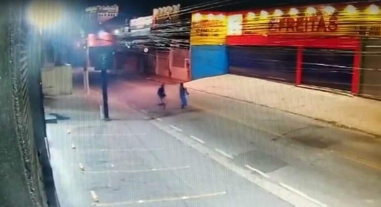 Vídeo: mulher tenta fugir, mas é capturada por estuprador