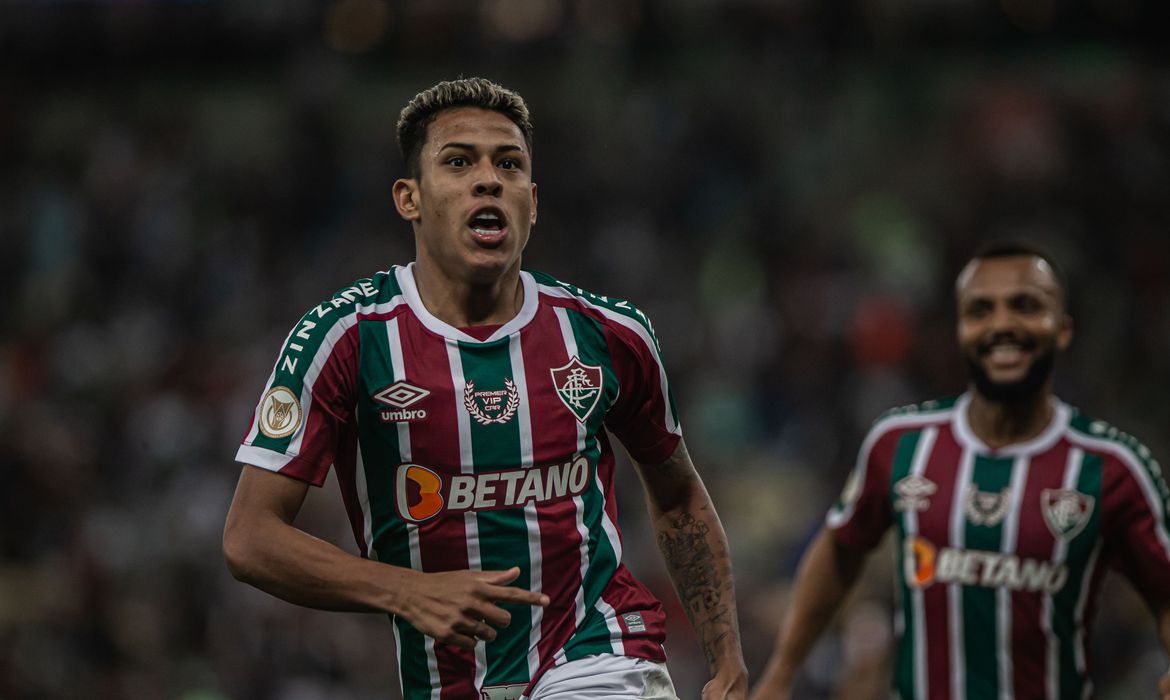 Fluminense bate Avaí e dá salto na classificação do Brasileiro