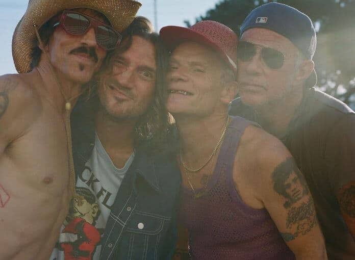 Red Hot Chili Peppers mergulha no Grunge com a nova “Nerve Flip”;