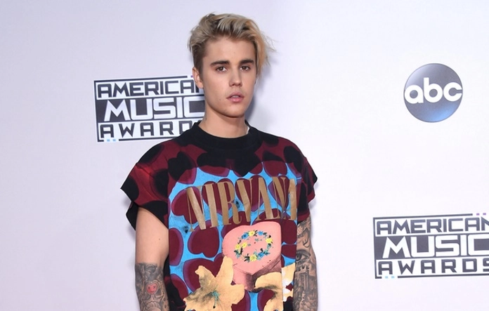 Justin Bieber cancela mais shows após paralisia facial causada por síndrome rara