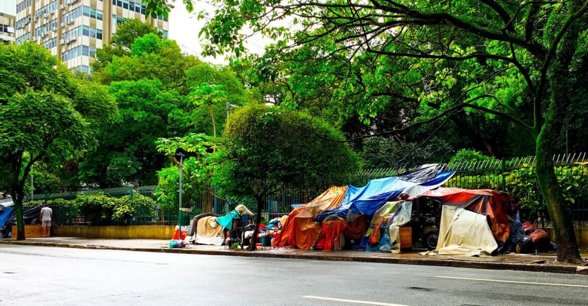 São Paulo propõe salário para quem acolher morador de rua