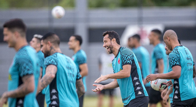 Duelo entre Vasco e Grêmio marca momentos opostos na Série B