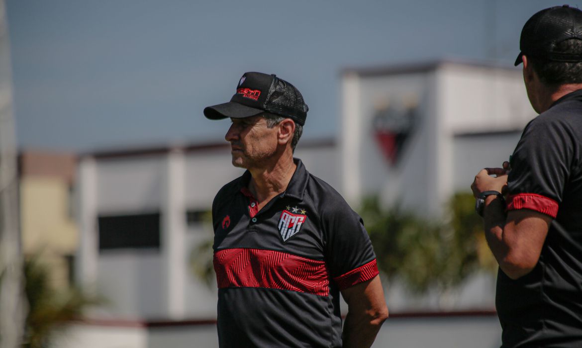 Treinador fica furioso com derrota para o Tricolor e esculacha o clube