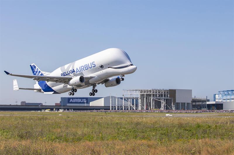 Gigante dos ares, avião Beluga está no Brasil e chama a atenção no interior paulista