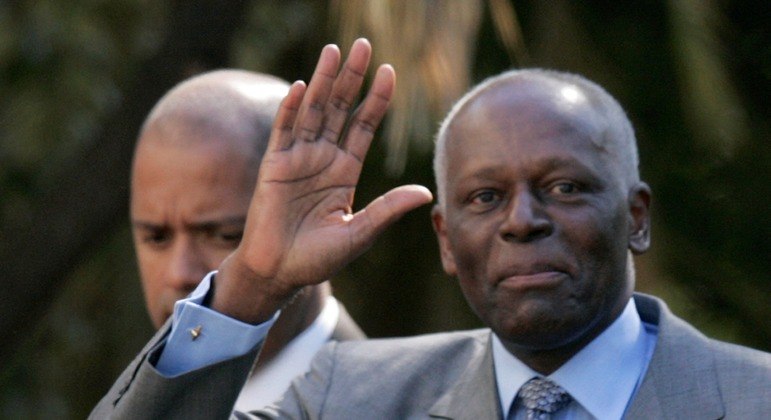 Ex-presidente da Angola José Eduardo dos Santos morre aos 79 anos após parada cardíaca