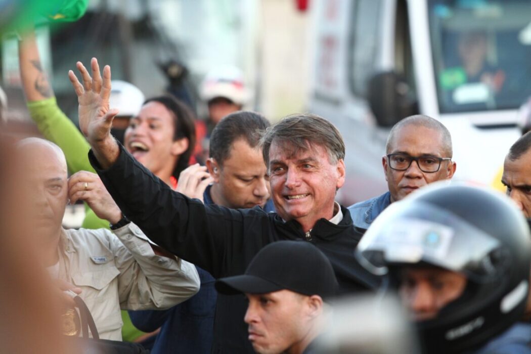 Em Fortaleza, Bolsonaro endossa vaias ao STF e pede apoio a aliados