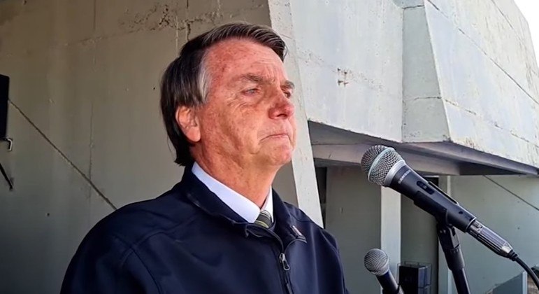 'Não precisamos de cartinha para falar que defendemos a democracia', diz Bolsonaro