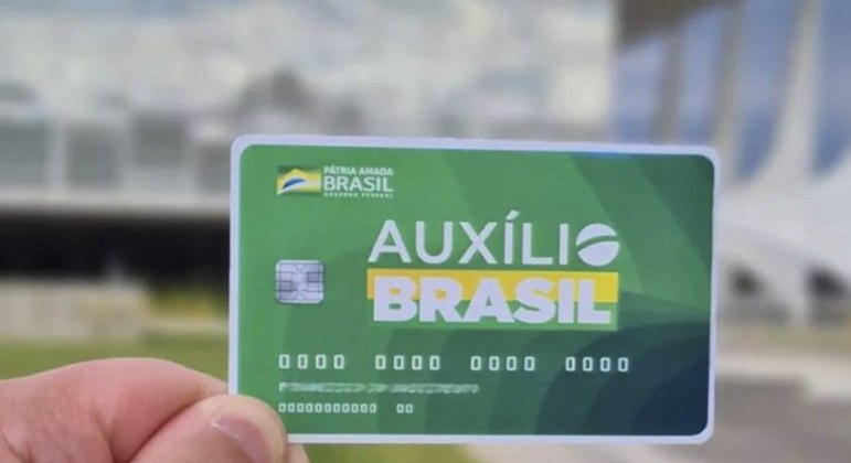 Auxílio Brasil pode garantir empréstimo de R$ 2.500?