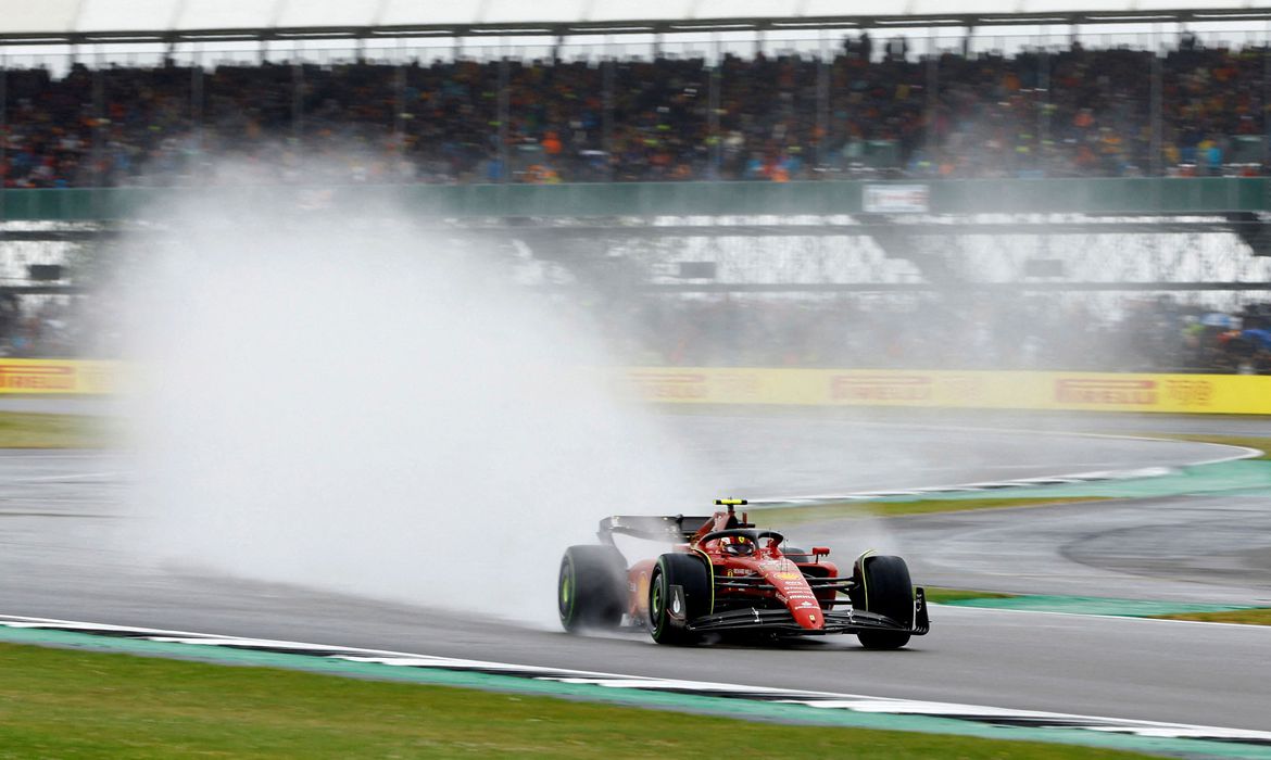 Surpreso, Carlos Sainz conquista sua 1ª pole na Fórmula 1