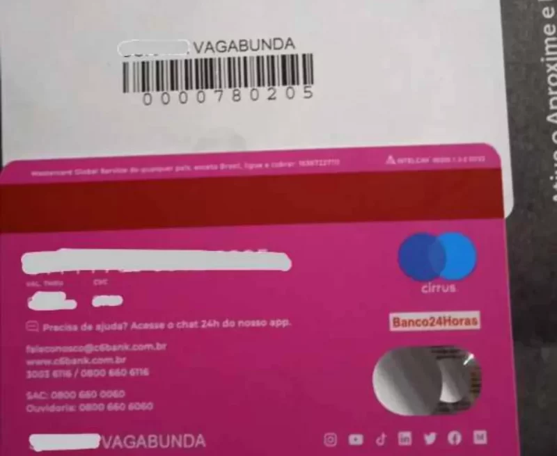 Mulher recebe cartão do banco com sobrenome 'vagabunda' e pede indenização de 50 mil