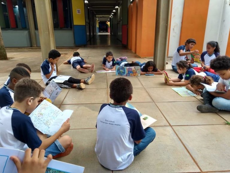 Nova lei inclui alfabetização plena e capacitação para leitura como objetivos da educação básica