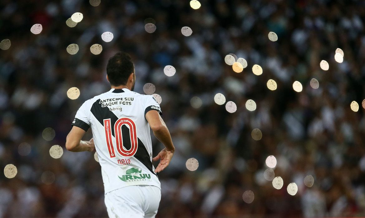 Em um Maracanã lotado, Vasco recebe o Sport pela Série B