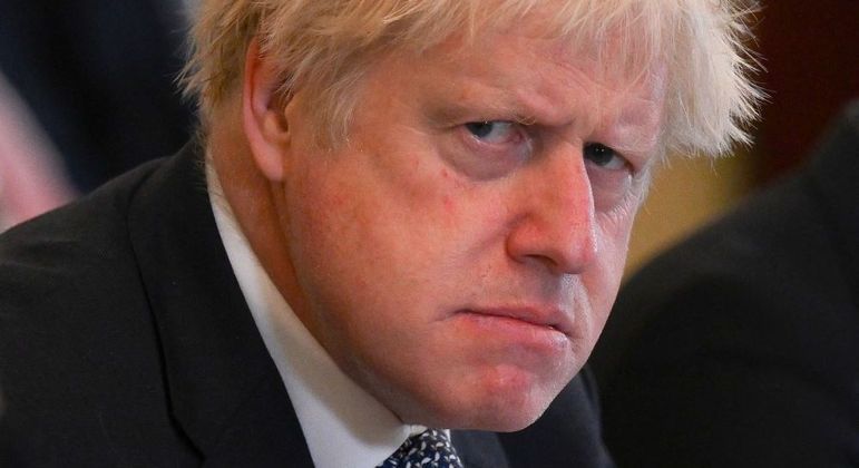 Abandonado pelo Partido Conservador, Boris Johnson deve renunciar hoje