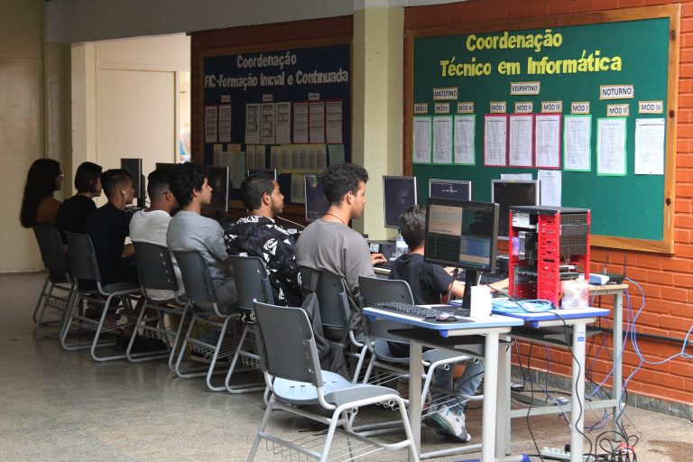 Projeto prioriza o acesso de jovens em acolhimento institucional a cursos técnicos e financiamento